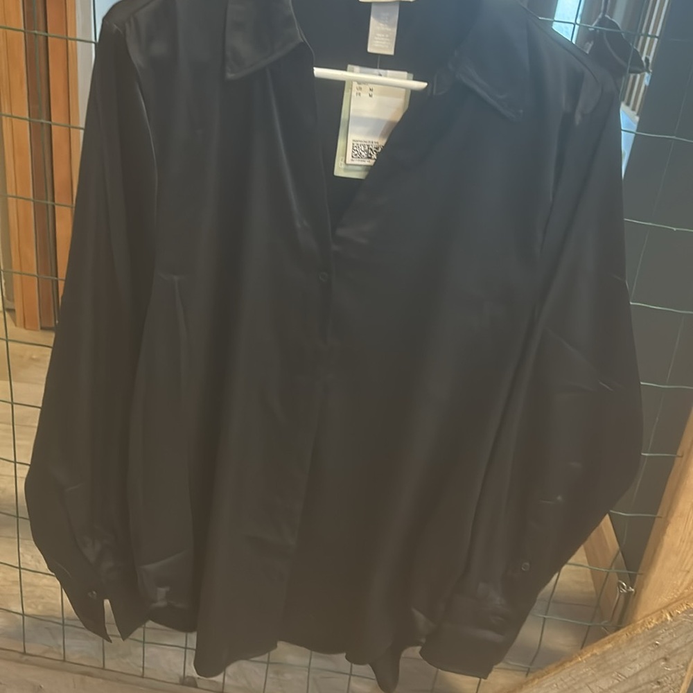 Button down with v neck - Picture 6 of 10